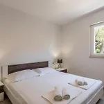 Gorgeous In Dingac With Swimming Pool Апартаменты Gornji Dingac