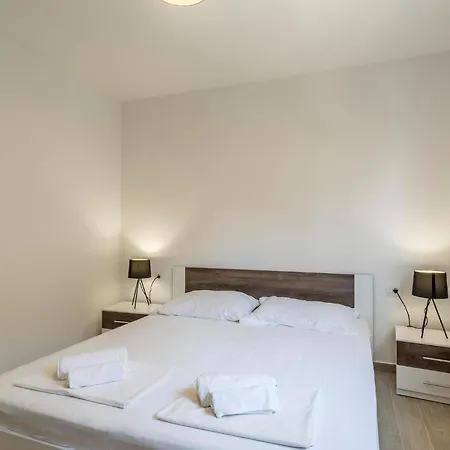 Gorgeous In Dingac With Swimming Pool Apartment Gornji Dingac