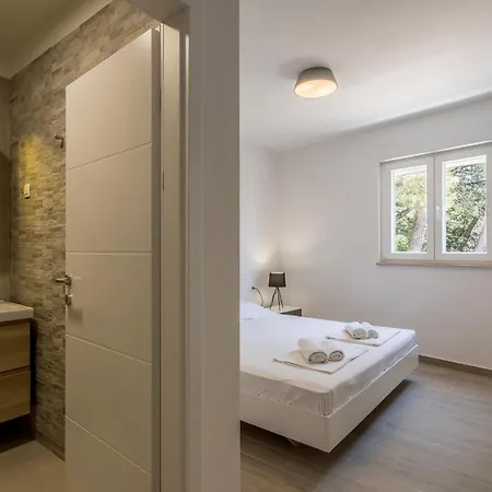 아파트 Cozy In Dingac With House Sea View