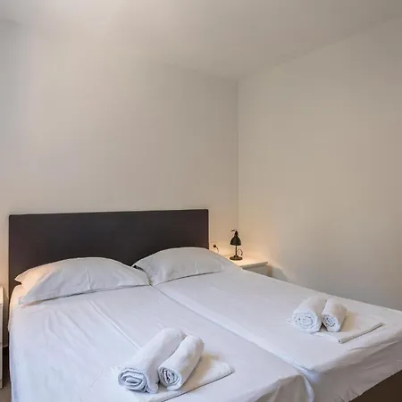 Gorgeous In Dingac With Swimming Pool Apartamento *
