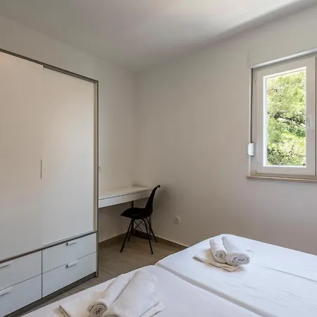 Gorgeous In Dingac With Swimming Pool Apartamento