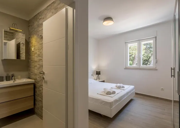 아파트 Cozy In Dingac With House Sea View