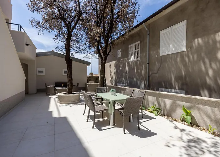 Cozy In Dingac With House Sea View