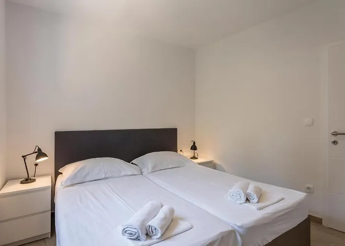 Cozy In Dingac With House Sea View 아파트 *