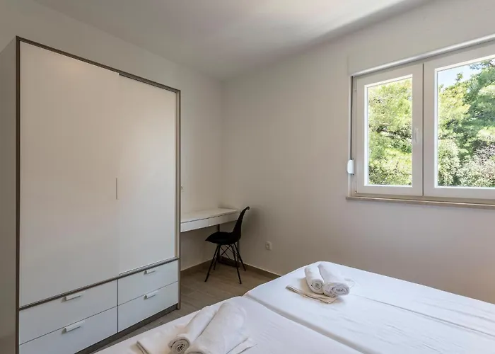 Cozy In Dingac With House Sea View 아파트